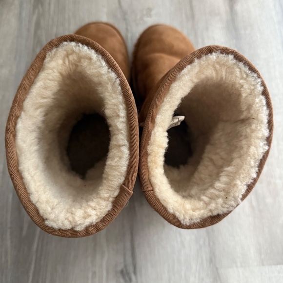 UGG Women’s Classic Short  Boots Chestnut Size 8 Fall Winter Cozy - Picture 10 of 11